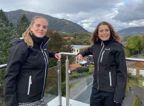 Bilde av Elisabeth Baird og Iselin Aarseth - feltenhet for grunnundersøkelser hos Sweco