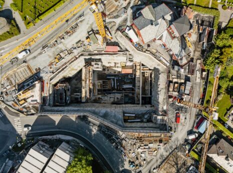 Byggegrop i forbindelse med bybaneutbygging. her kommer det stasjon under haukeland